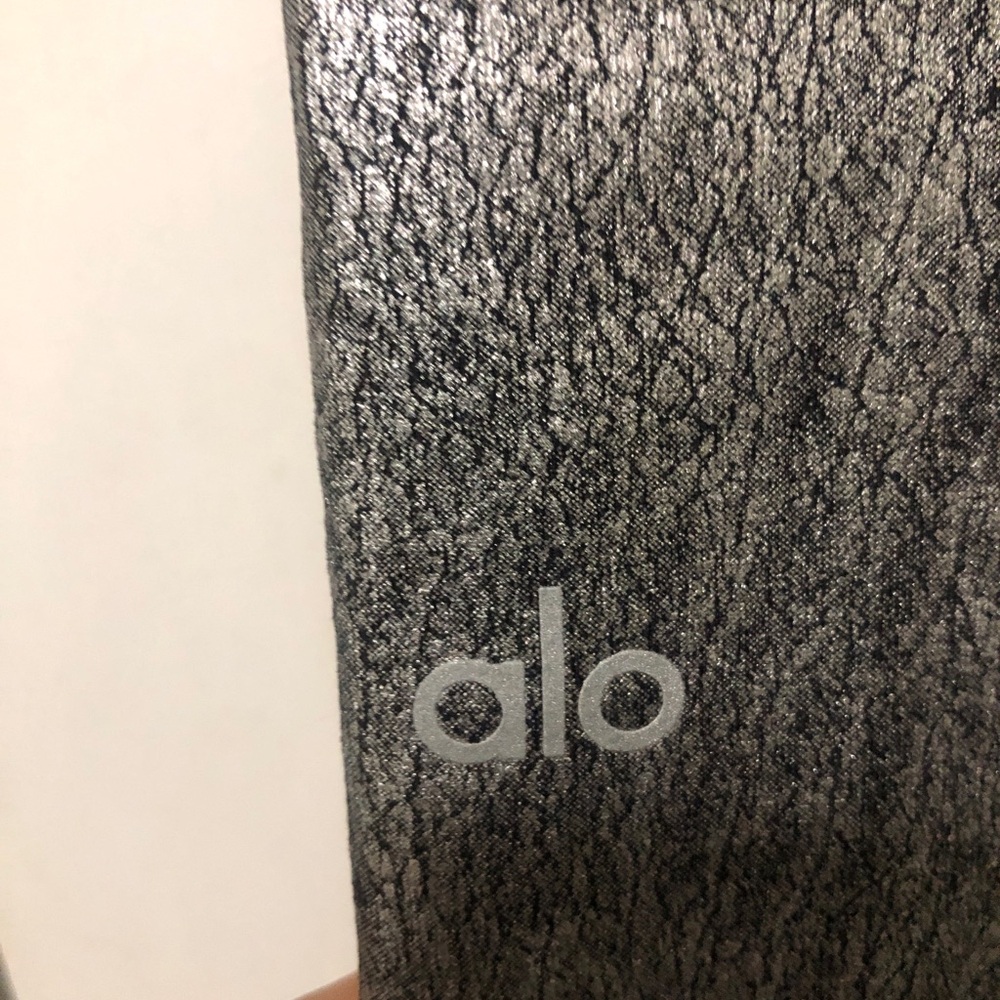 ALO Yoga Metallic Silver High-Rise Leggings Size M NWOT - Picture 8 of 13